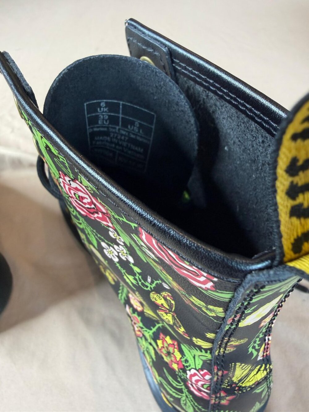 Dr. Martens 1460 Wanderlust Floral Butterfly 8-Eye Boots Women's Size 8 - Picture 13 of 14